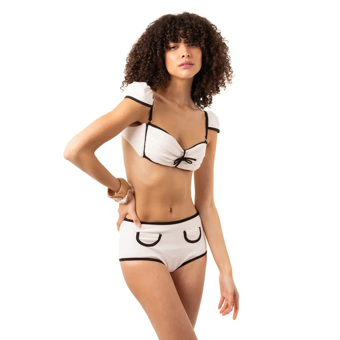Emmy Bikini Altı