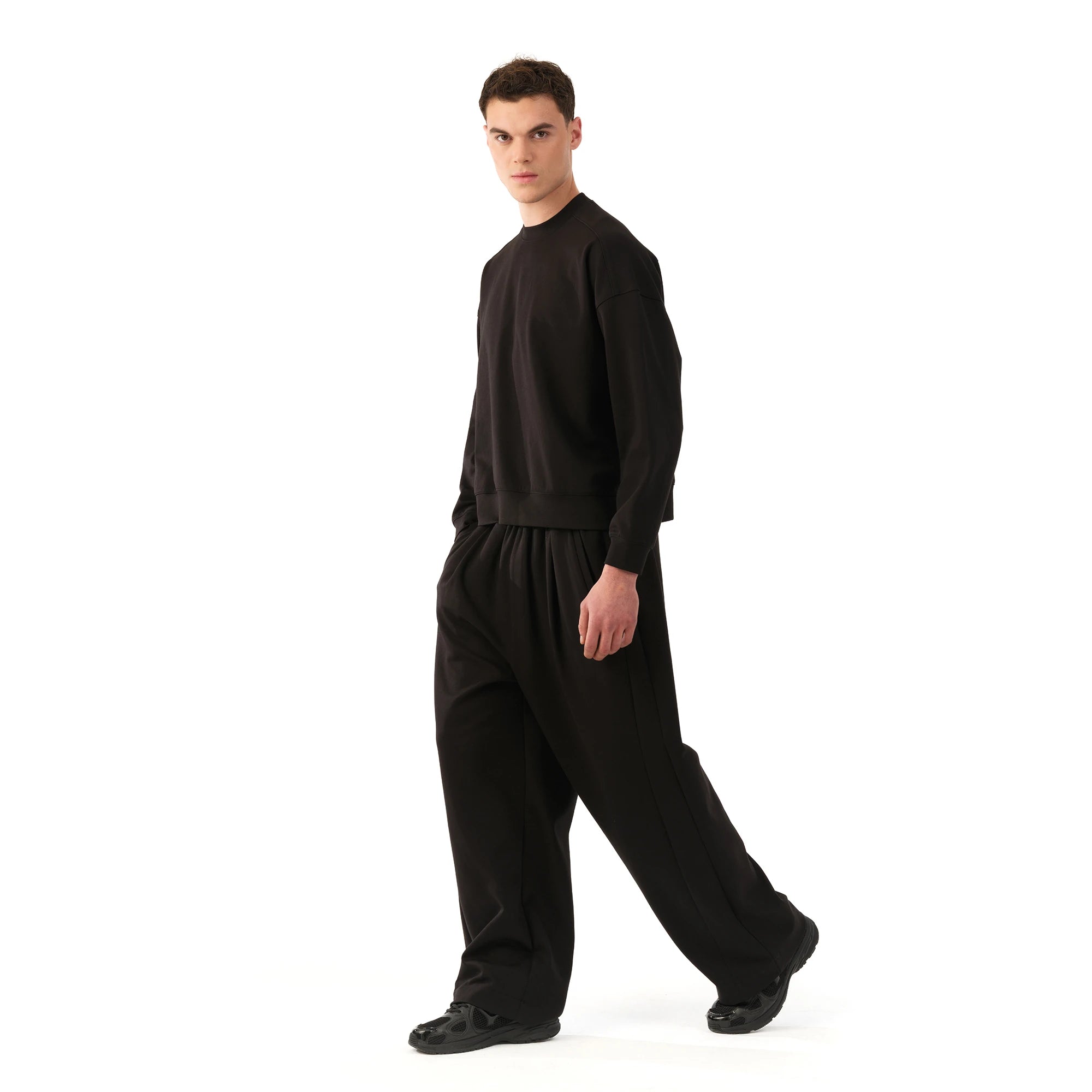 Studio Basic Crop Sweatshirt